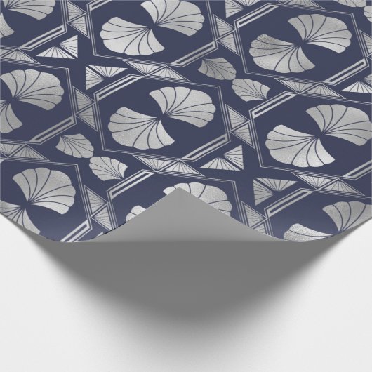 Navy Blue en Silver Art Deco Shell Pattern Cadeaupapier (Hoek)
