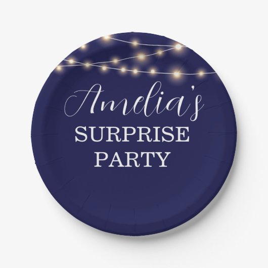 Navy Blue en String Light Verrassing Verjaardag Papieren Bordje (Voorkant)