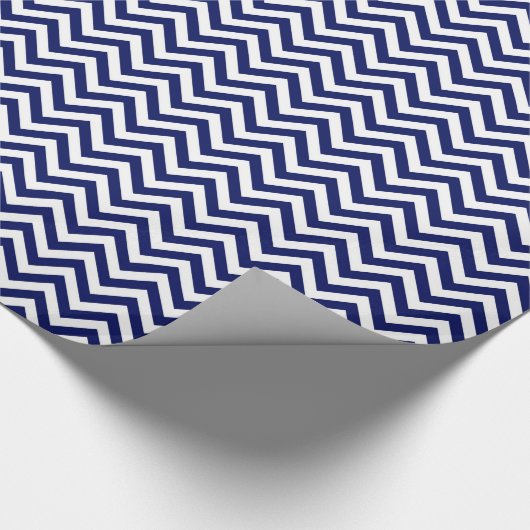 Navy Blue en White Large Chevron ZigZag Pattern Cadeaupapier (Hoek)