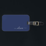 Navy Blue en White Modern Monogram Bagagelabel<br><div class="desc">Introductie van ons Navy Blue and White Modern Monogram Collectie: Verhoog uw interieur met ons verfijnde collectie met een hedendaags marineblauw en wit kleurenschema. Elk stuk is zorgvuldig vervaardigd om elegantie en stijl uit te stralen, perfect voor het toevoegen van een vleugje moderne flair aan elke kamer. Of u nu...</div>