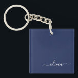 Navy Blue en White Modern Monogram Sleutelhanger<br><div class="desc">Introductie van ons Navy Blue and White Modern Monogram Collectie: Verhoog uw interieur met ons verfijnde collectie met een hedendaags marineblauw en wit kleurenschema. Elk stuk is zorgvuldig vervaardigd om elegantie en stijl uit te stralen, perfect voor het toevoegen van een vleugje moderne flair aan elke kamer. Of u nu...</div>