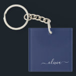 Navy Blue en White Modern Monogram Sleutelhanger<br><div class="desc">Introductie van ons Navy Blue and White Modern Monogram Collectie: Verhoog uw interieur met ons verfijnde collectie met een hedendaags marineblauw en wit kleurenschema. Elk stuk is zorgvuldig vervaardigd om elegantie en stijl uit te stralen, perfect voor het toevoegen van een vleugje moderne flair aan elke kamer. Of u nu...</div>