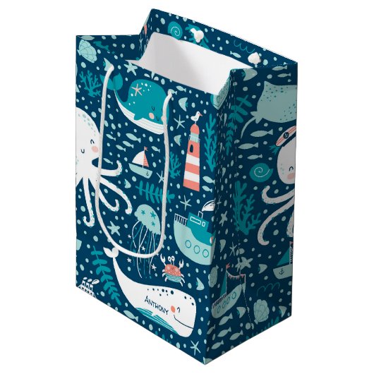 Navy Blue en White Nautical Ocean Pattern Boy Medium Cadeauzakje (Voorkant Gekanteld)