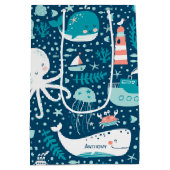 Navy Blue en White Nautical Ocean Pattern Boy Medium Cadeauzakje (Achterkant)