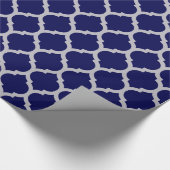 Navy Blue en White Quatrefoil Moroccan Pattern Cadeaupapier (Hoek)