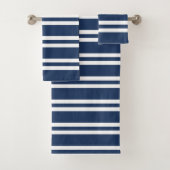 Navy Blue en White Stripes Bad Handdoek (Insitu)