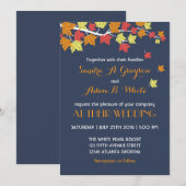 Navy Blue Falling Maple Leaves Wedding Invitation Kaart (Voorkant / Achterkant)