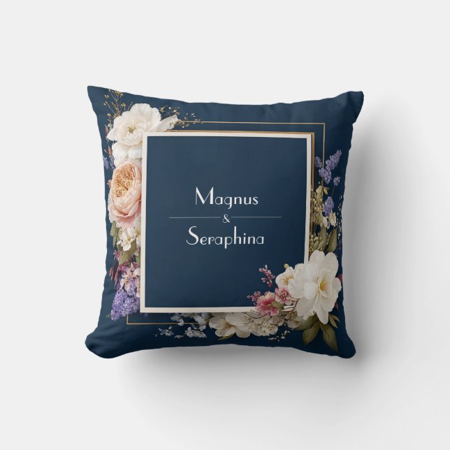 Navy Blue Floral Elegance met pioenen en bloesem Kussen (Voorkant)