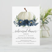 Navy Blue Floral Pumpkin Rehearsal Dinner Invitati Kaart (Staand voorkant)