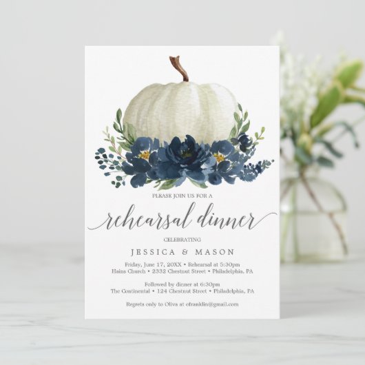 Navy Blue Floral Pumpkin Rehearsal Dinner Invitati Kaart (Staand voorkant)