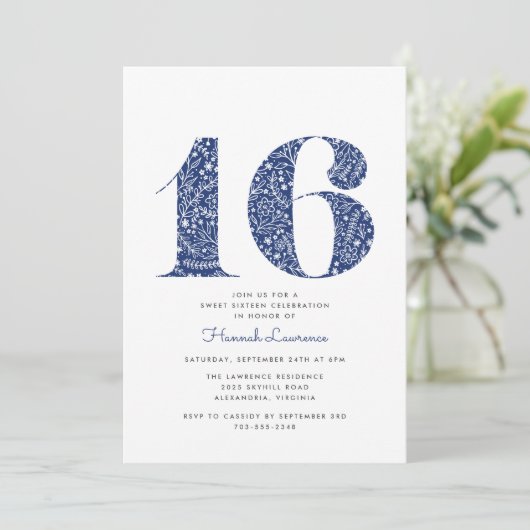 Navy Blue Floral Sweet Sixteen Birthday Kaart (Staand voorkant)
