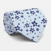 Navy Blue Flowers on a Soft Blue Background Design Stropdas (Opgerold)