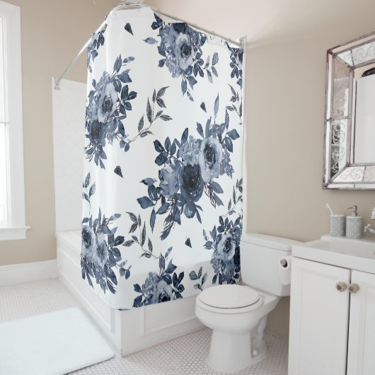 Navy Blue Flowers op White Douchegordijn (In situ)