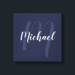 Navy Blue gepersonaliseerd Monogram en naam Canvas Afdruk<br><div class="desc">Gepersonaliseerd Monogram en familienaam Gift met naam in wit modern script lettertype stijl en monogram in licht marineblauw modern script lettertype stijl als achtergrond op navy blauwe achtergrond.</div>