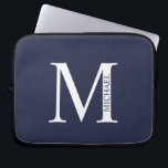Navy Blue - gepersonaliseerd monogram en naam Laptop Sleeve<br><div class="desc">Gepersonaliseerde Monogram- en naamcadeaus met gepersonaliseerde monogram en naam in klassieke stijl van het serif lettertype.</div>