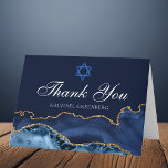 Navy Blue Gold Agaat gepersonaliseerde vleermuis M Bedankkaart<br><div class="desc">Elegante marineblauw en gouden agaat versiert de zijkant van deze moderne Bat Mitzvah bedankje. Mazel Tov. Pas aan met jouw naam onder de Davidster. Perfecte kaarten voor een chique,  stijlvolle Joodse familie die een meisje dat naar de Thora wordt geroepen viert.</div>