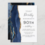 Navy Blue Gold Agate 90th Birthday Party Kaart<br><div class="desc">De linkerrand van deze elegante,  moderne verjaardagsfeestuitnodiging is voorzien van een blauw-marinekliergrens met een gouden faux glitter. De aanpasbare tekst combineert het handschrift van houtskool grijs,  copperplate en cursieve doopvonten op een witte achtergrond. De achterzijde is voorzien van een bijpassend blauw en goudvormig ontwerp.</div>