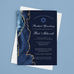 Navy Blue Gold Agate Elegant Bat Mitzvah Kaart<br><div class="desc">Elegant marineblauw en goudblauw versiert de kant van deze moderne bat Mitzvah-ceremonie en partijuitnodiging. De naam van je dochter is geschreven in een mooi,  formeel schrift onder de ster van David. Ideaal voor een chic,  stijlvolle joodse familie die een meisje viert dat naar de Torah wordt geroepen.</div>