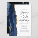 Navy Blue Gold Agate Script 40th Birthday Kaart<br><div class="desc">De linkerrand van deze elegante,  moderne verjaardagsfeestuitnodiging is voorzien van een blauw-marinekliergrens met een gouden faux glitter. De aanpasbare tekst combineert een gouden kleurig script en maakt serif fonts op een witte achtergrond. De achterzijde is voorzien van een bijpassend blauw en goudvormig ontwerp.</div>