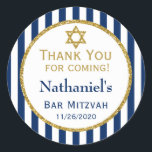 Navy Blue Gold Bar Mitzvah - Hartelijk dank Ronde Sticker<br><div class="desc">Elegant bar mitzvah stickers met blauw en witte strepen met verfijnd goudglitter accent lijst en Star van David. Deze modieuze en stijlvolle bar mitzvah gunt de stickers... zal een hit zijn voor de viering van je zoon. Ze zeggen: "Bedankt voor je komst" met de naam en de datum van het...</div>