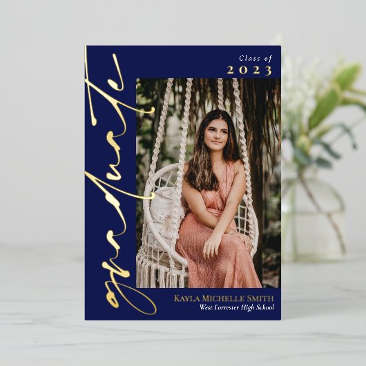 Navy Blue Gold Calligraphy Photo Afstuderen Folie Uitnodiging (Staand Voorkant)