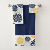 Navy Blue Gold Flower Pattern Bad Handdoek (Insitu)