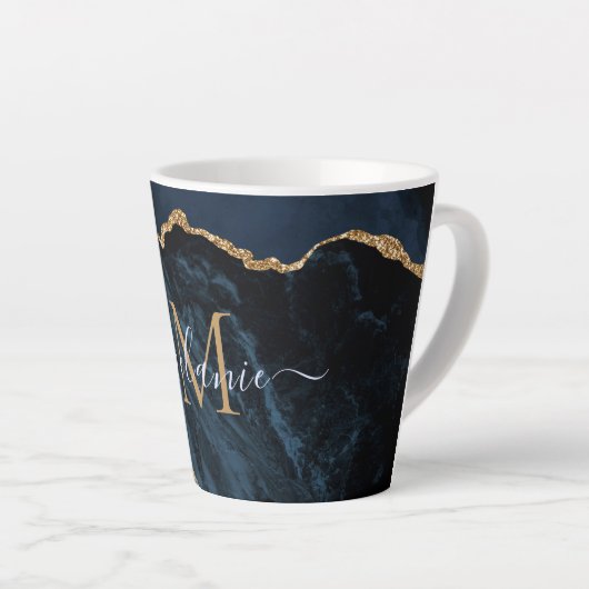 Navy Blue Gold Marble Custom Letter Naam Latte Mok (Rechterhoek)