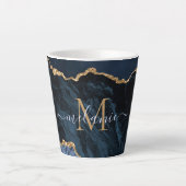 Navy Blue Gold Marble Custom Letter Naam Latte Mok (Voorkant)