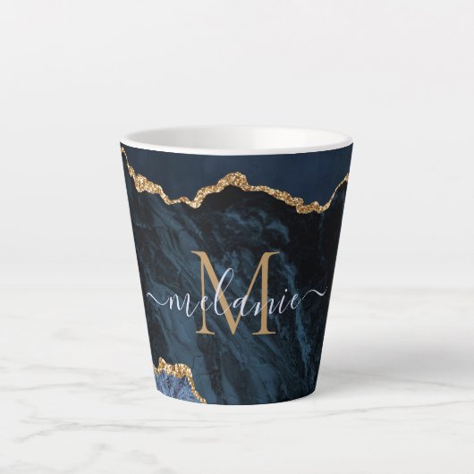 Navy Blue Gold Marble Custom Letter Naam Latte Mok (Voorkant)