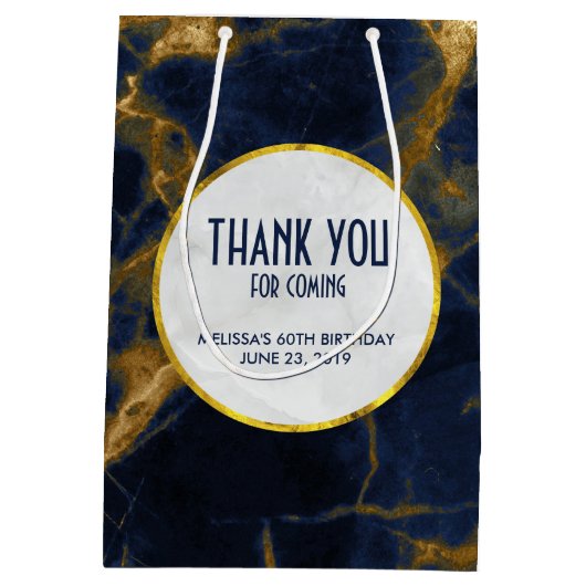 Navy Blue & Gold Marble Modern Birthday Dank je Medium Cadeauzakje (Achterkant)