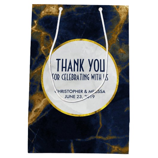 Navy Blue & Gold Marble Modern Weddenschap Harteli Medium Cadeauzakje (Achterkant)
