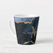 Navy Blue Gold Marble Uw letternaam Latte Mok (Linkerhoek)
