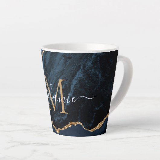 Navy Blue Gold Marble Uw letternaam Latte Mok (Rechterhoek)