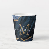 Navy Blue Gold Marble Uw letternaam Latte Mok (Voorkant)