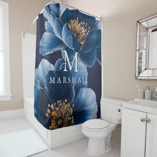 Navy Blue Gold Modern Floral Monogram Familienaam Douchegordijn (In situ)