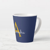 Navy Blue Gold Modern Script Girly Monogram Naam Latte Mok (Rechterhoek)