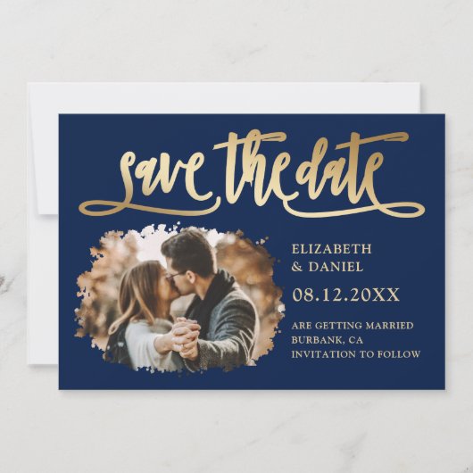Navy Blue Gold Script Weduwfoto slaat de datum op Save The Date (Voorkant)