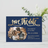 Navy Blue Gold Script Weduwfoto slaat de datum op Save The Date (Staand voorkant)