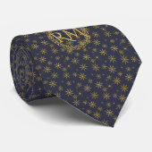 Navy Blue Gold Snowflakes Pattern Monogramed Stropdas (Opgerold)