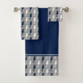 Navy Blue Gray Seahorse Pattern Bad Handdoek (Insitu)