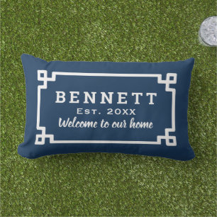 Navy Blue Griekse Sleutel Monogram Welkom Buitenkussen