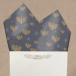 Navy Blue Hanukkah Menorah Star van David Pattern Tissuepapier<br><div class="desc">Dit ontwerp is voorzien van een waterverf gouden menora en een davidster op een marineblauwe achtergrond. De achtergrondkleur kan worden gewijzigd in,  letterlijk,  elke kleur die u wilt! Kies gewoon de aanpassingstool.</div>