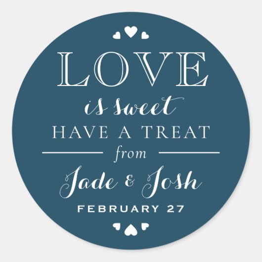 Navy Blue Hearts Love is Sweet Wedding Favor Ronde Sticker (Voorkant)