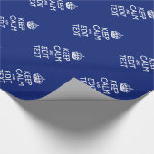 Navy Blue houdt kalm en heeft Jouw tekst Cadeaupapier (Hoek)