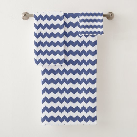 Navy Blue Ikat Chevron Pattern Bad Handdoek (Insitu)