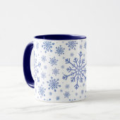Navy Blue-kerstsnowflakes op Winter White Mok (Voorkant links)