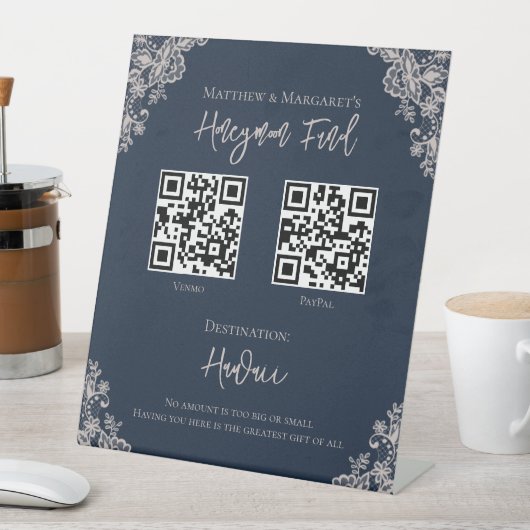 Navy Blue & Lace Honeymoon Fund Wedding QR Reclamebord Met Voetstuk (Insitu)