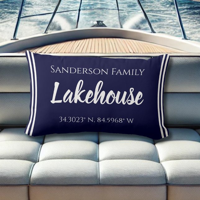 Navy Blue Lakehouse Familienaam Map Corinates Lum Kussen (Creator heeft geüpload)