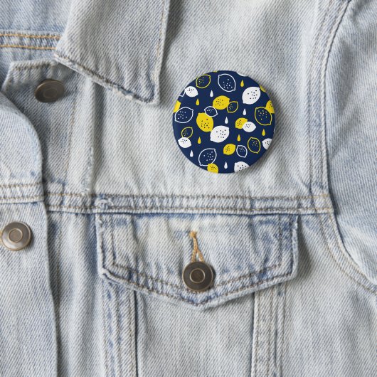 Navy Blue Lemon Art – Verfrissend Citrus Design Ronde Button 5,7 Cm (In situ)