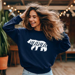 Navy Blue Mama Beer Trui<br><div class="desc">Aangepast afgedrukte kleding met trendy Mama Beer afbeelding. Bezoek onze winkel voor het overeenkomende ontwerp van het Baby Beer. Klik aanpassen het om het ontwerp met uw eigen teksten en afbeeldingen te personaliseren. Kies van een brede waaier van de stijlen en de kleuren van het shirt.</div>